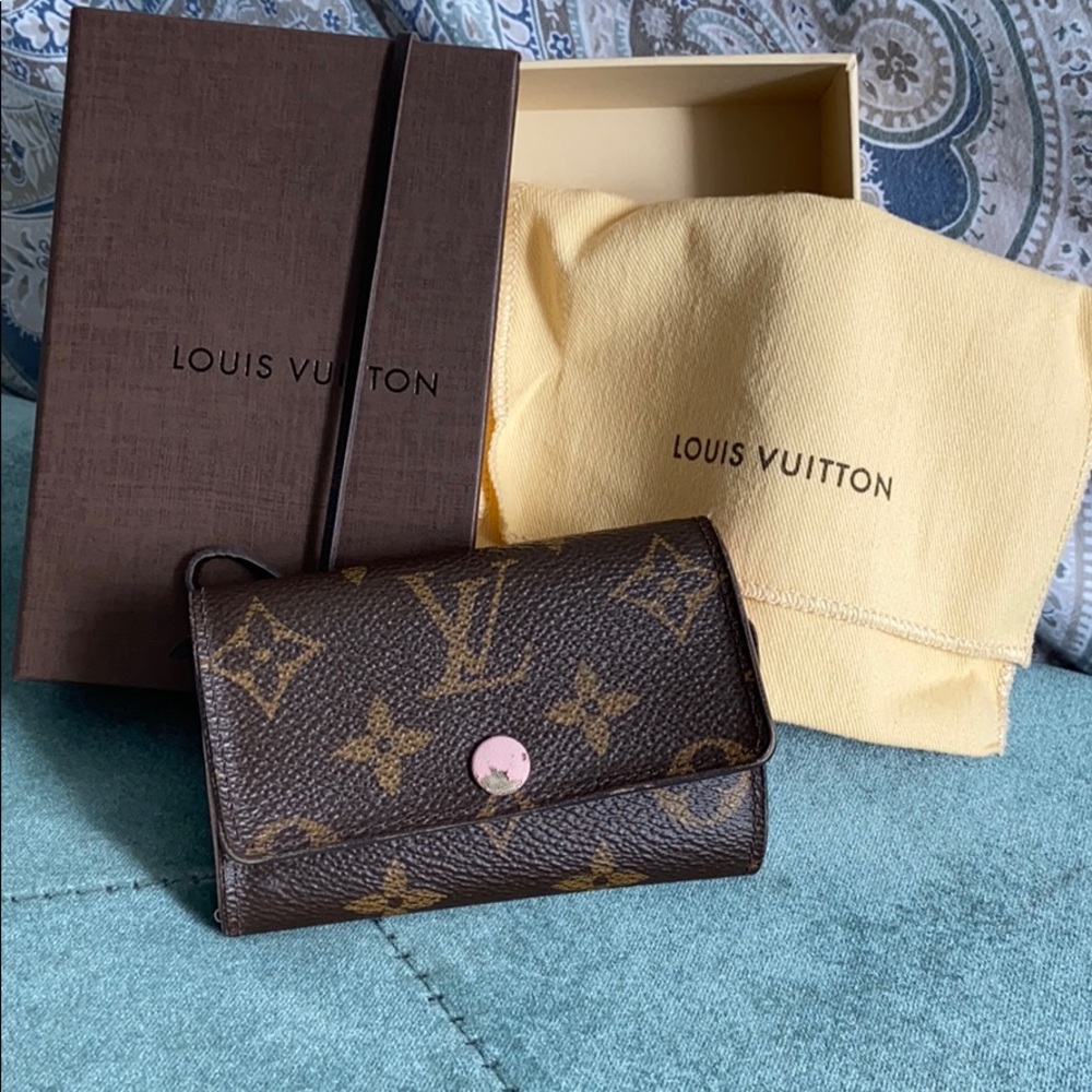 Louis Vuitton six ring key holder
